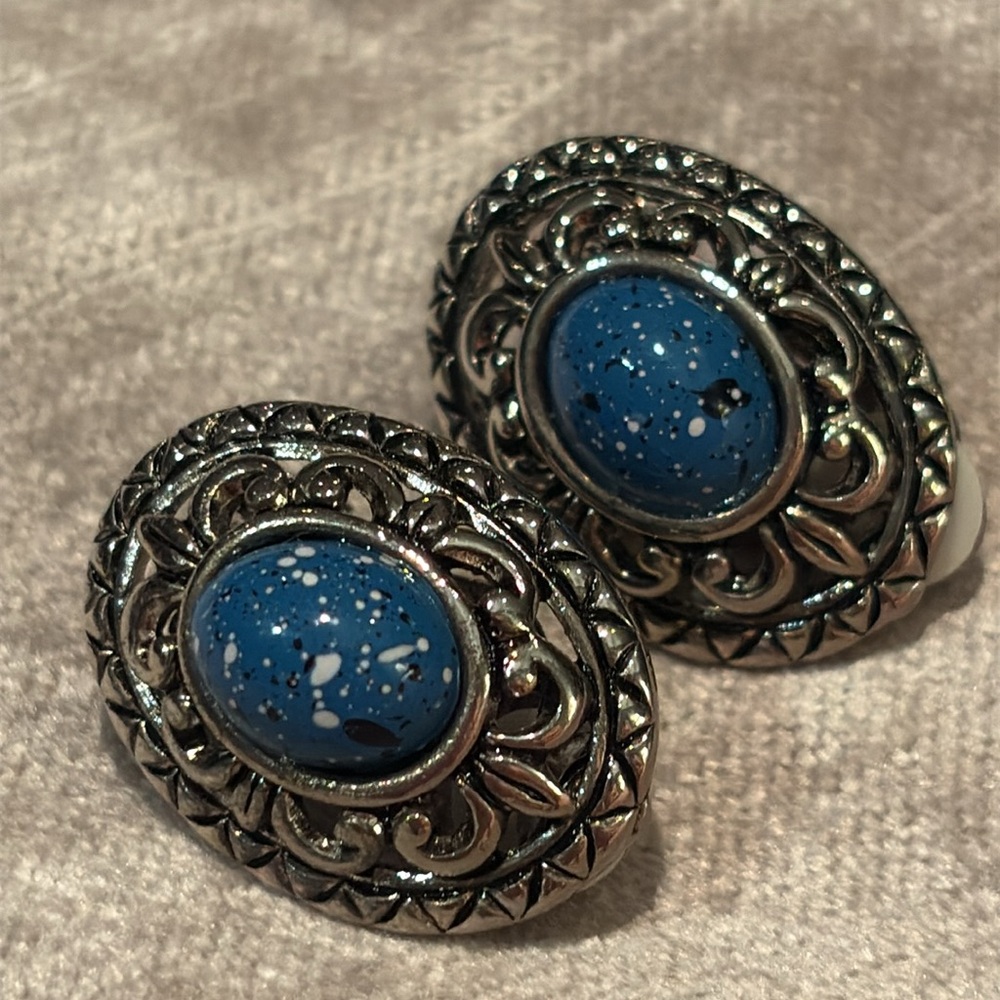Vintage Silver and Blue Stone Scroll Filigree Earrings Clip Ons